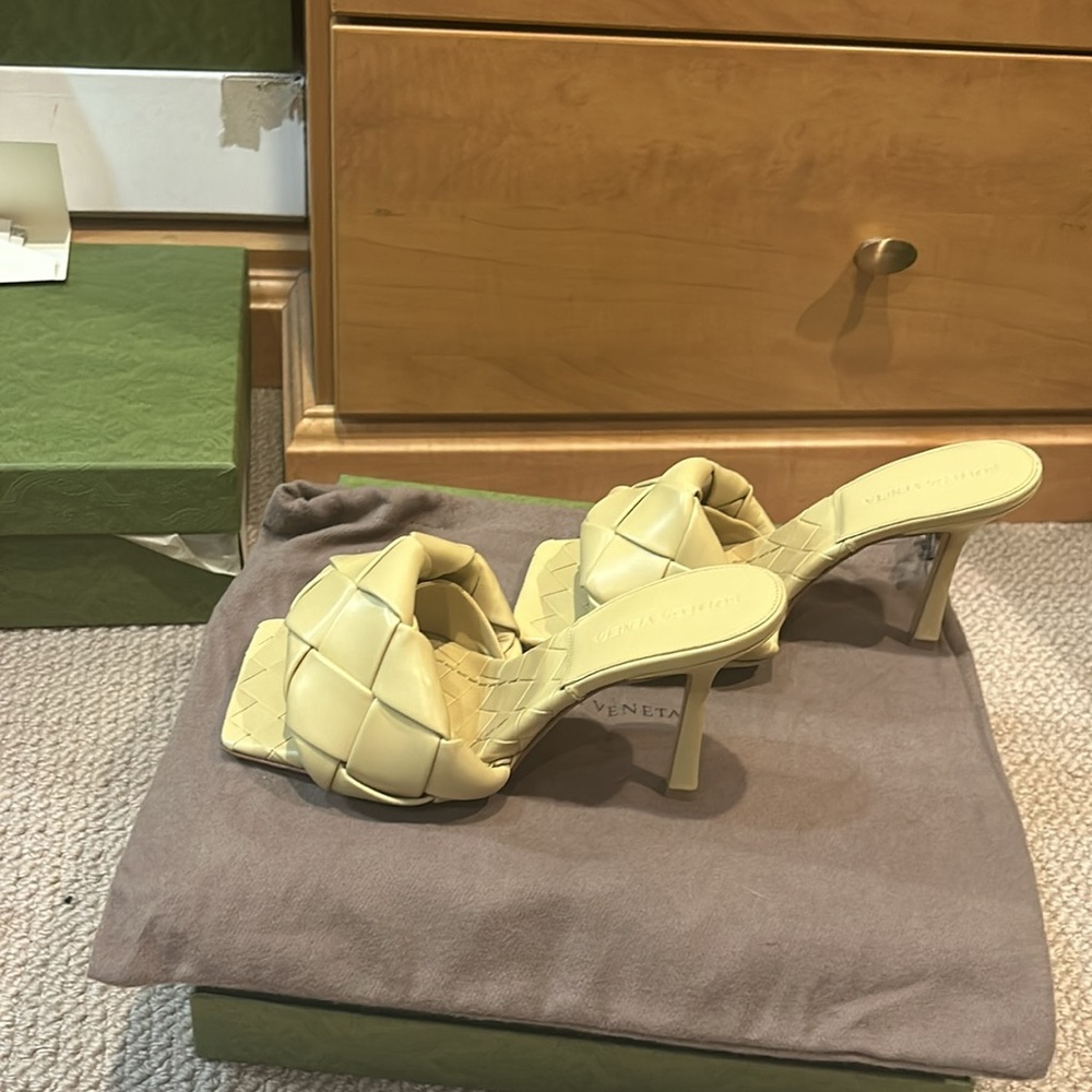 Bottega Veneta Women's butter cream Quilted Heeled Sandals - Picture 4 of 6